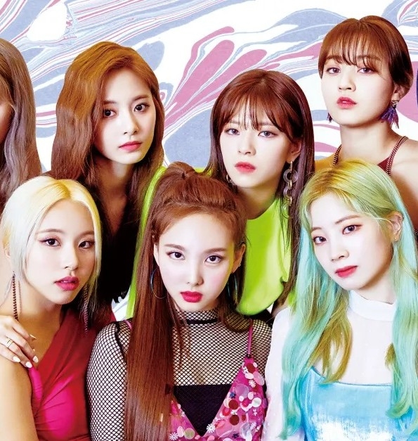 01-TWICE-press-JYP-Entertainment-2019-billboard-15481.jpg