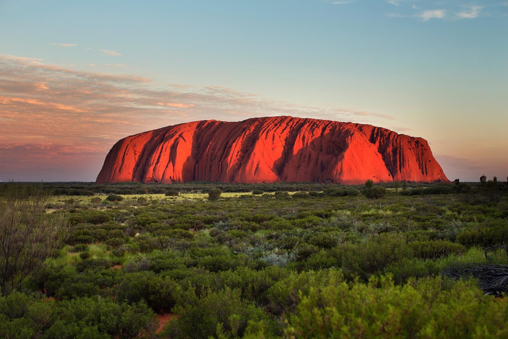 07_Uluru101__Whatsthebesttimeofdaytoviewit_shutterstock_1114304543.jpg