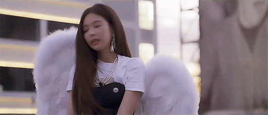 07d882f3f15a6a881d8f8869e2e82541582f92der1-540-233_hq.gif