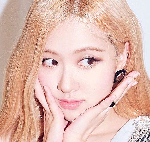 12-BLACKPINK-Rose-Japan-Dome-Tour-2020-Kyocera-Dom.jpg
