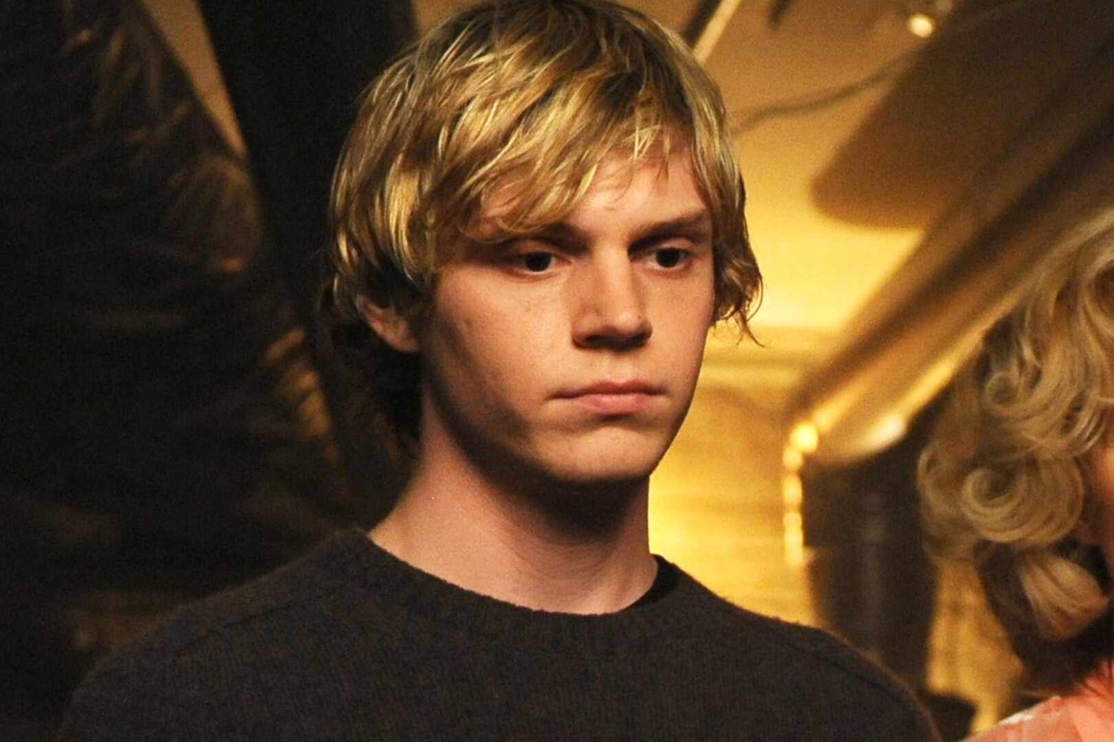 1535482177-evan-peters-tate-langdon.jpg