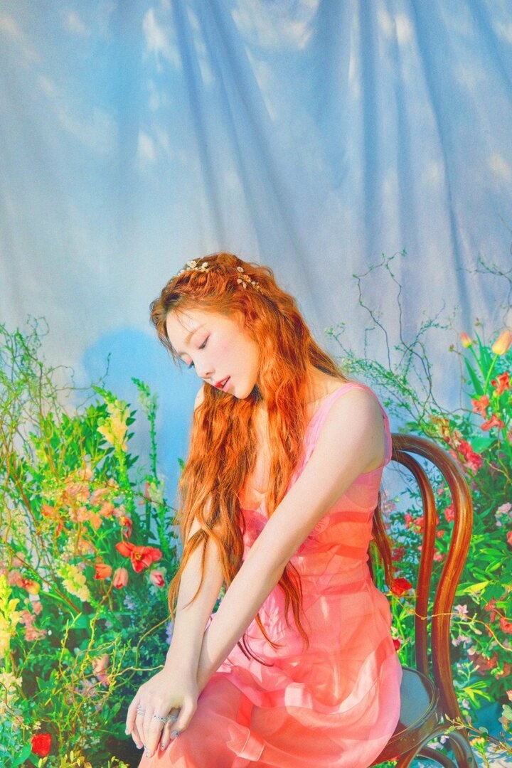 1588087586-taeyeon.jpeg
