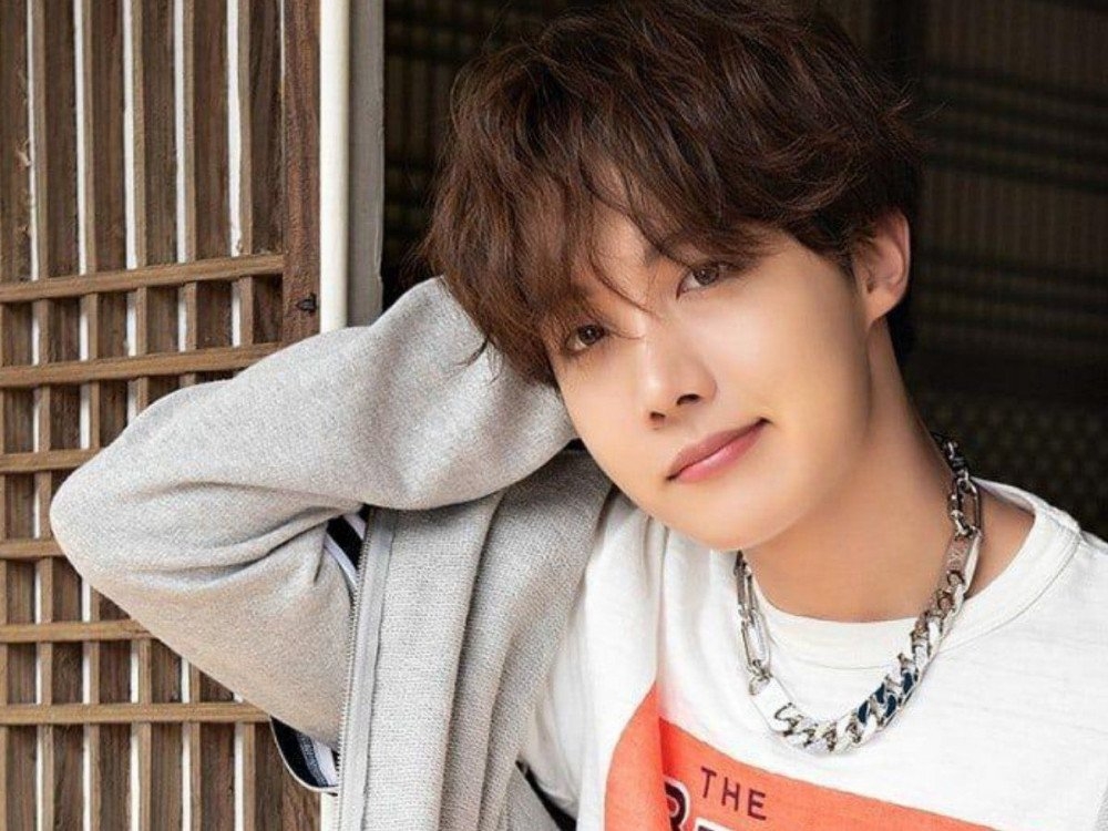 1638377048-jhope.jpeg