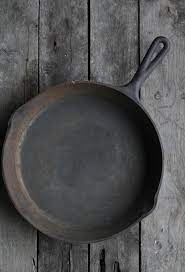 How To Clean & Season Rusty Cast Iron Skillets With Salt & Oil | Apartment  Therapy
