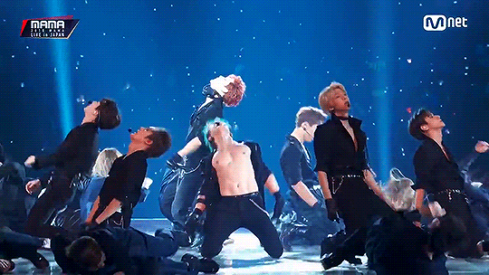 181212-MAMA-in-Japan-Shoot-Out-monsta-x-41763767-540-304.gif
