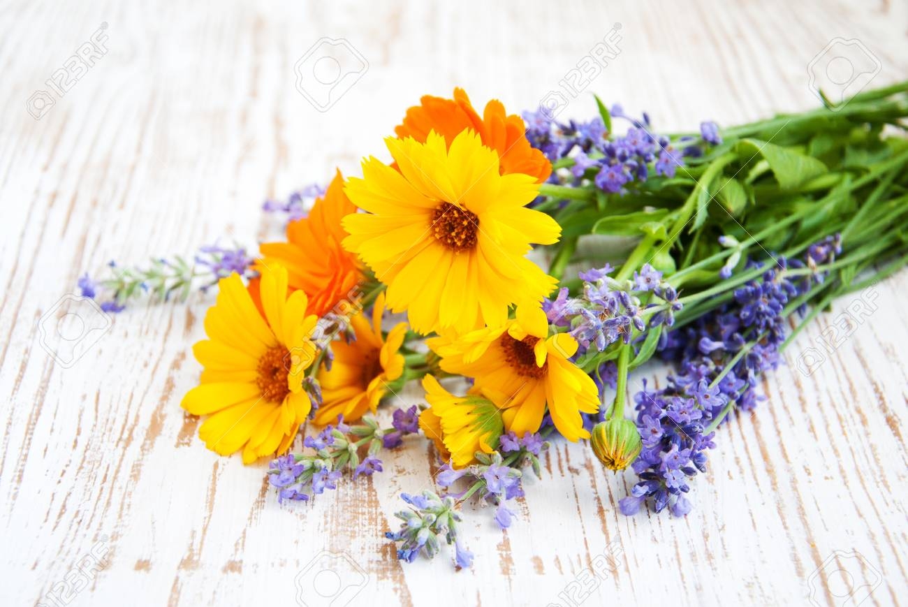 21057069-bouquet-of-calendula-and-lavender-flowers-on-a-wooden-background.jpg