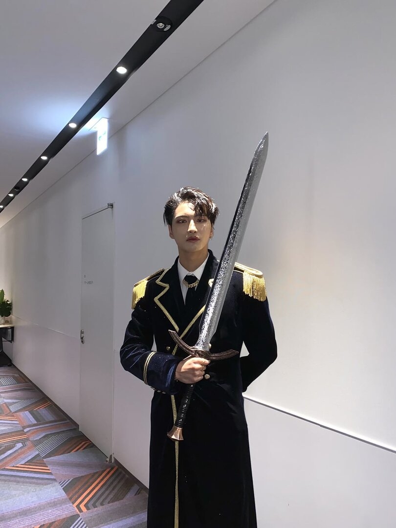 220717-seonghwa-new-sword-v0-v4hyzpo5d8c91.jpg