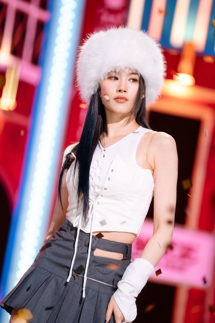 230319-TWICE-Sana-SET-ME-FREE-at-Inkigayo-documents-1(1).jpeg