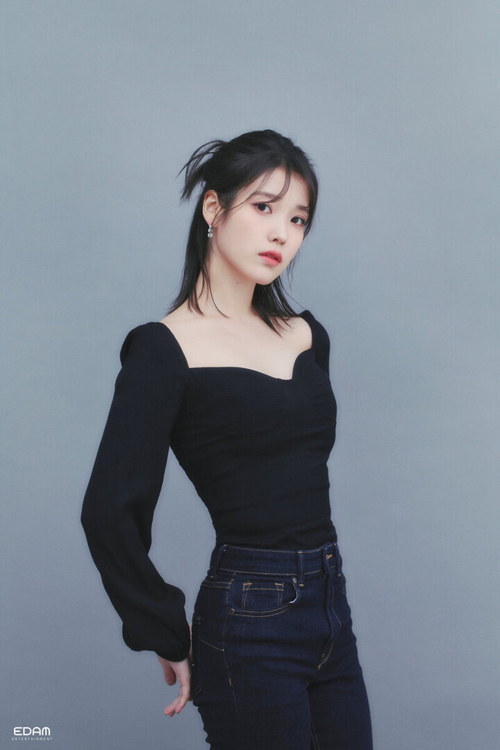 230424-IU-Dream-Interview-Photoshoot-documents-6(1).jpeg
