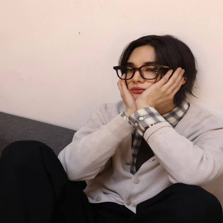 240317-HYUNJIN-Instagram-Update-documents-1.jpeg
