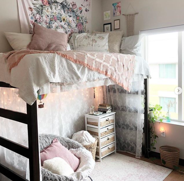27 Dorm Rooms That Will Inspire Your Bedroom Makeover This Year.png