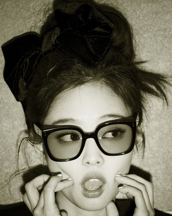 6-BLACKPINK-Jennie-Gentle-Monster-Marie-Claire-Magazine-April-2020-Issue.jpeg