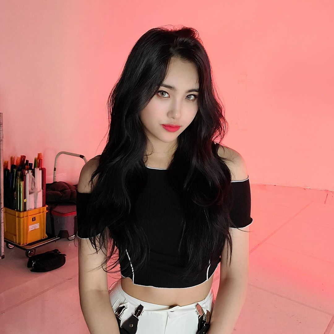 Aisha-EVERGLOW_1.jpg