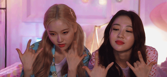 Animated gif discovered by Bbibbi ♡_ Find images and videos about gif, loona and yves on We He...gif