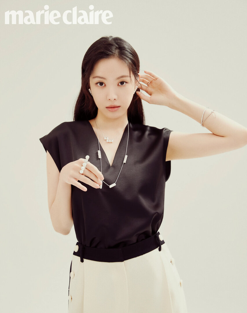 Apink - Naeun (Marie Claire, May 2021) 01.jpeg