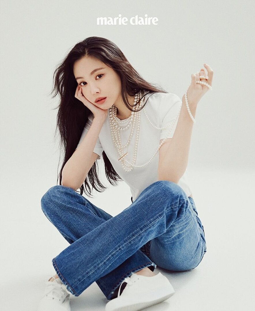 Apink - Naeun (Marie Claire, May 2021) 04.jpg