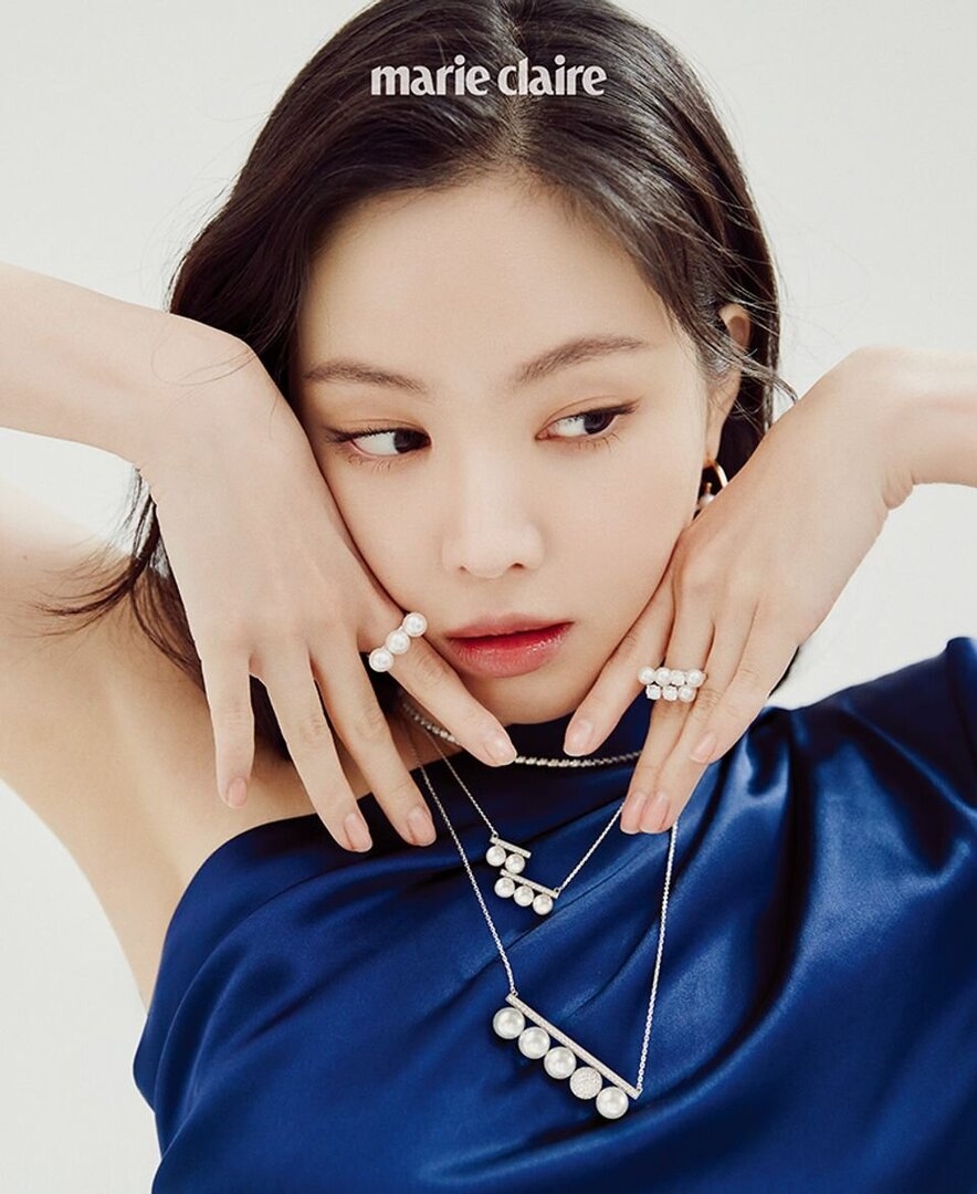 Apink - Naeun (Marie Claire, May 2021) 06.jpg