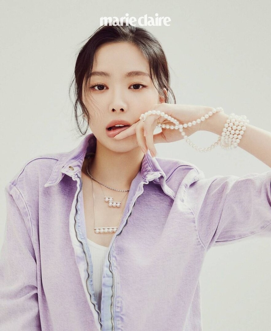 Apink - Naeun (Marie Claire, May 2021) 08.jpg