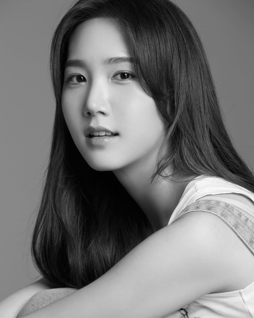 Apink - Yookyung 01.jpg