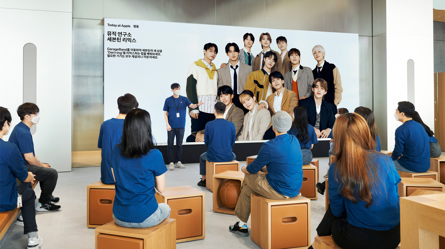 Apple-Myeongdong-opening-preview-forum_Full-Bleed-Image.jpg.small_2x.jpg