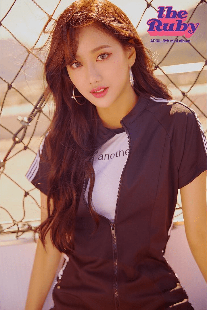 APRIL_Naeun_The_Ruby_promo_photo.png