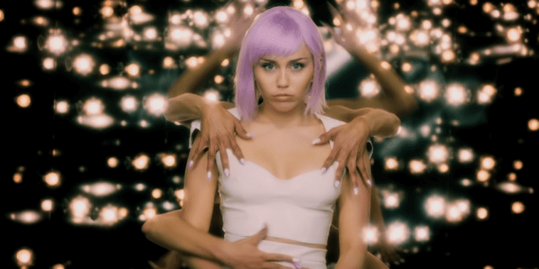black-mirror-miley-758x379.png