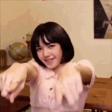 blackpink-lalisa-heart-kiss.gif