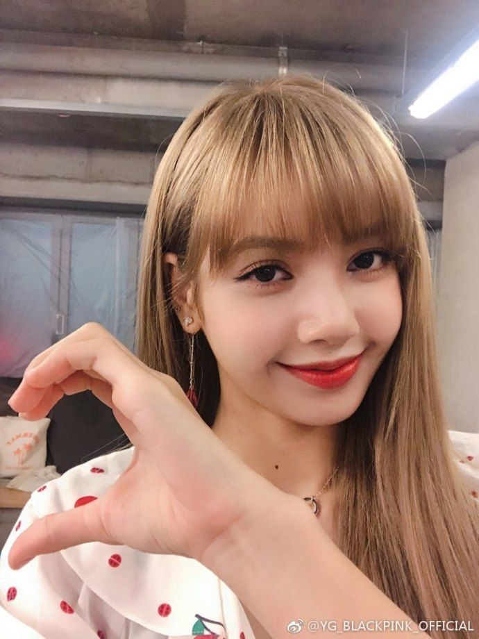 BLACKPINKOFFICIAL_ Photo.jpeg