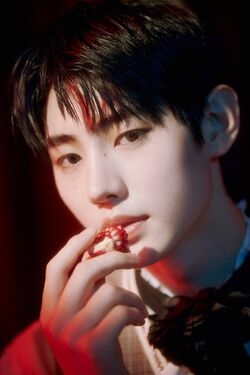 BORDER_DAY_ONE_Sunghoon_Dusk_ver._Concept_Photo_1.jpg