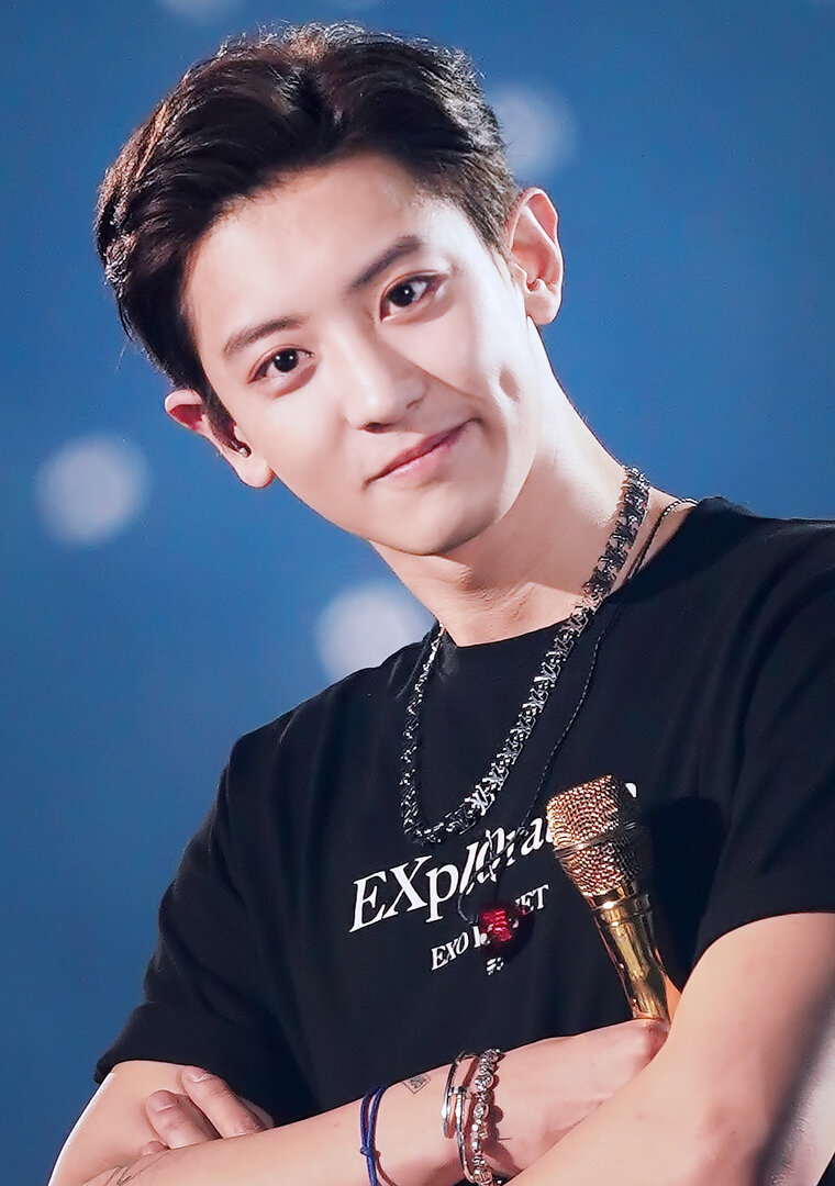 Chanyeol_during_the_Exo_Planet_5_–_Exploration_concert_on_December_2019.jpg