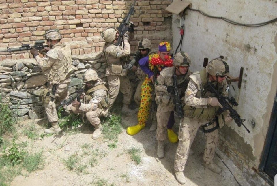 clown_with_army.jpg