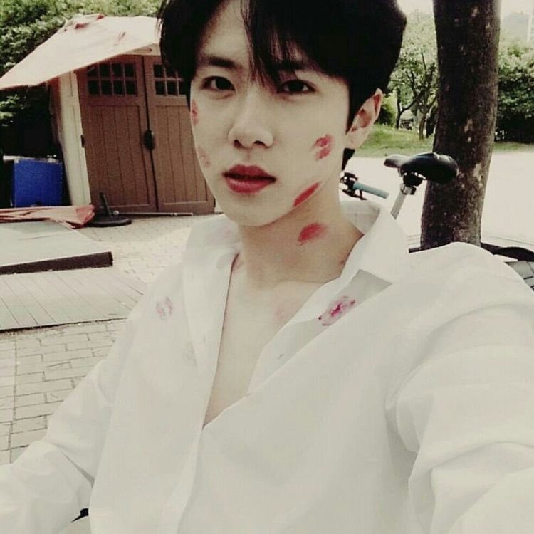 DgLcOp4XkAI1bCK.jpg