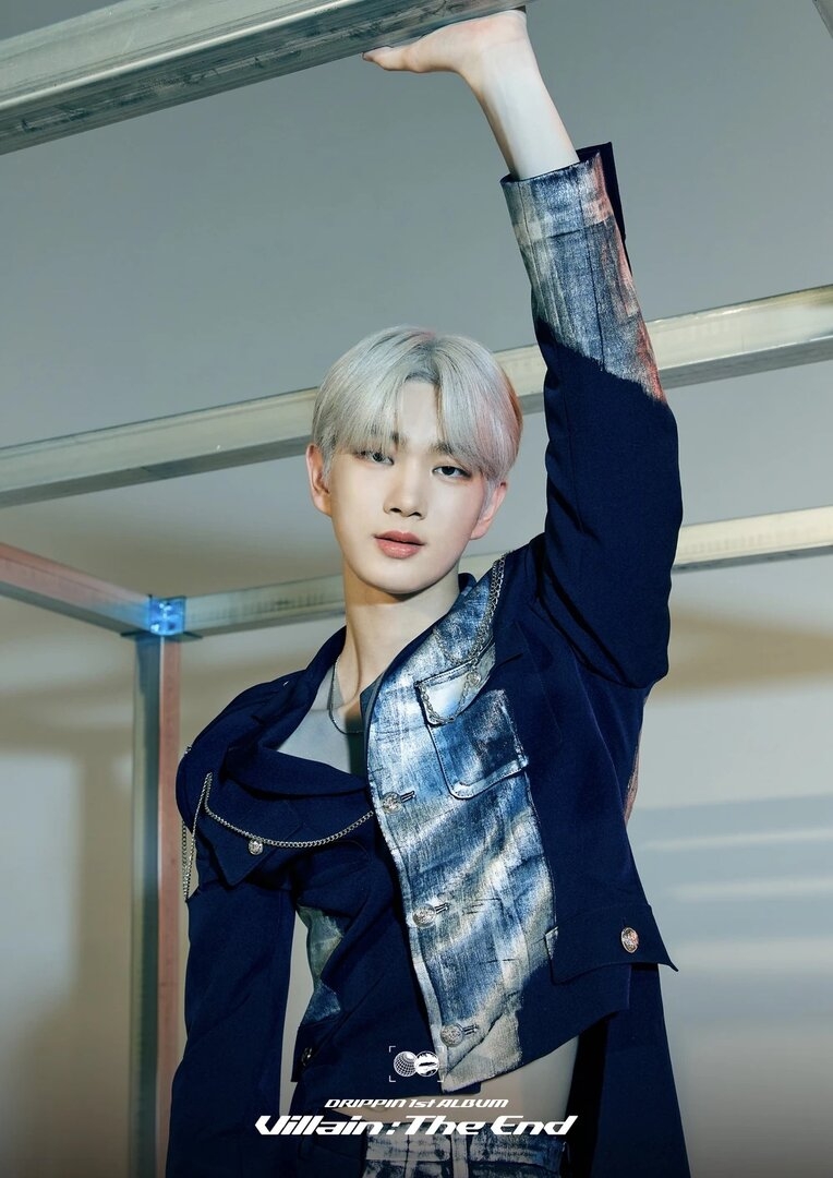 DRIPPIN_Joo_Chang_Uk_Villain_-_The_End_concept_photo_1 copy.jpg