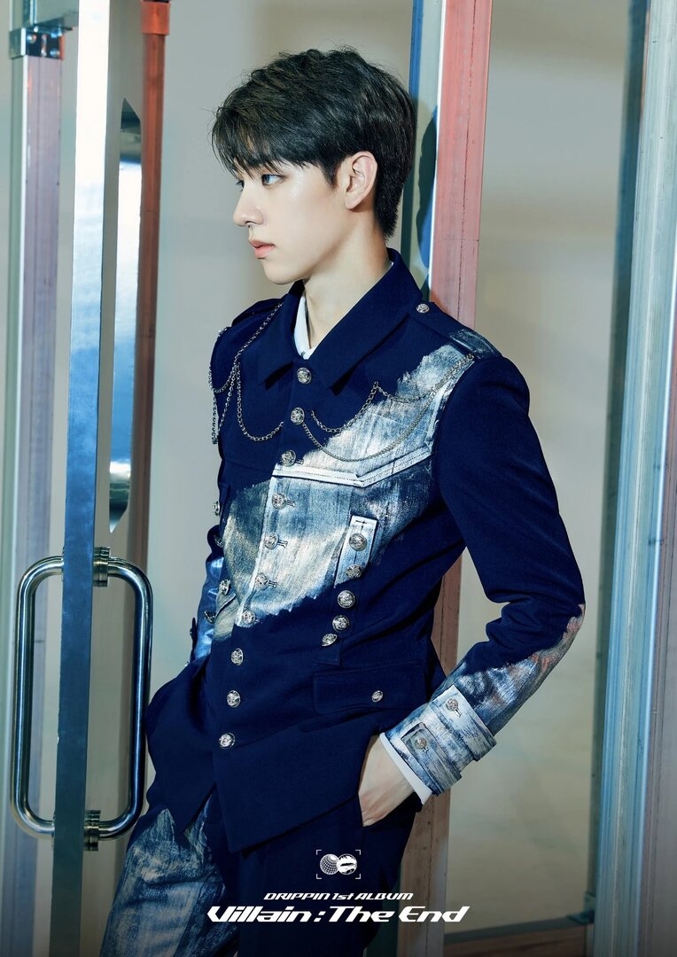 DRIPPIN_Kim_Dong_Yun_Villain_-_The_End_concept_photo_1 copy.jpg
