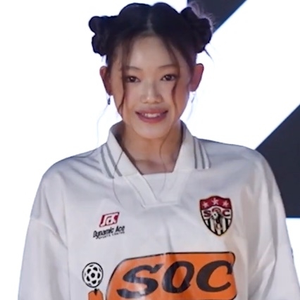 Evelli Predebut.jpg