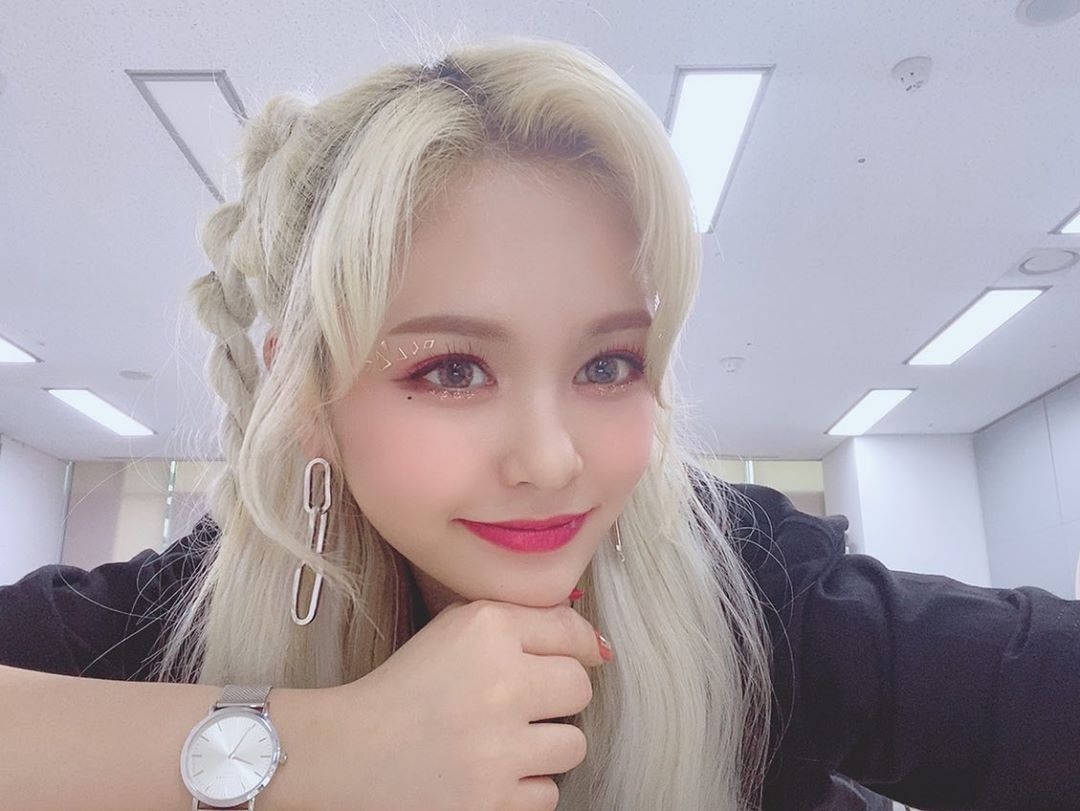 Everglow - EU (Selfie) 01.jpg