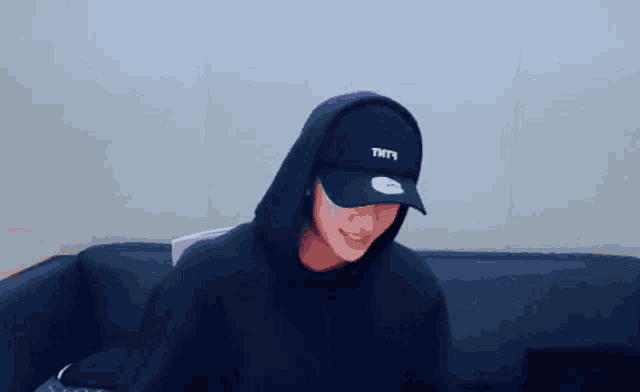 F5371294-12ED-4673-B439-00500299827E.gif