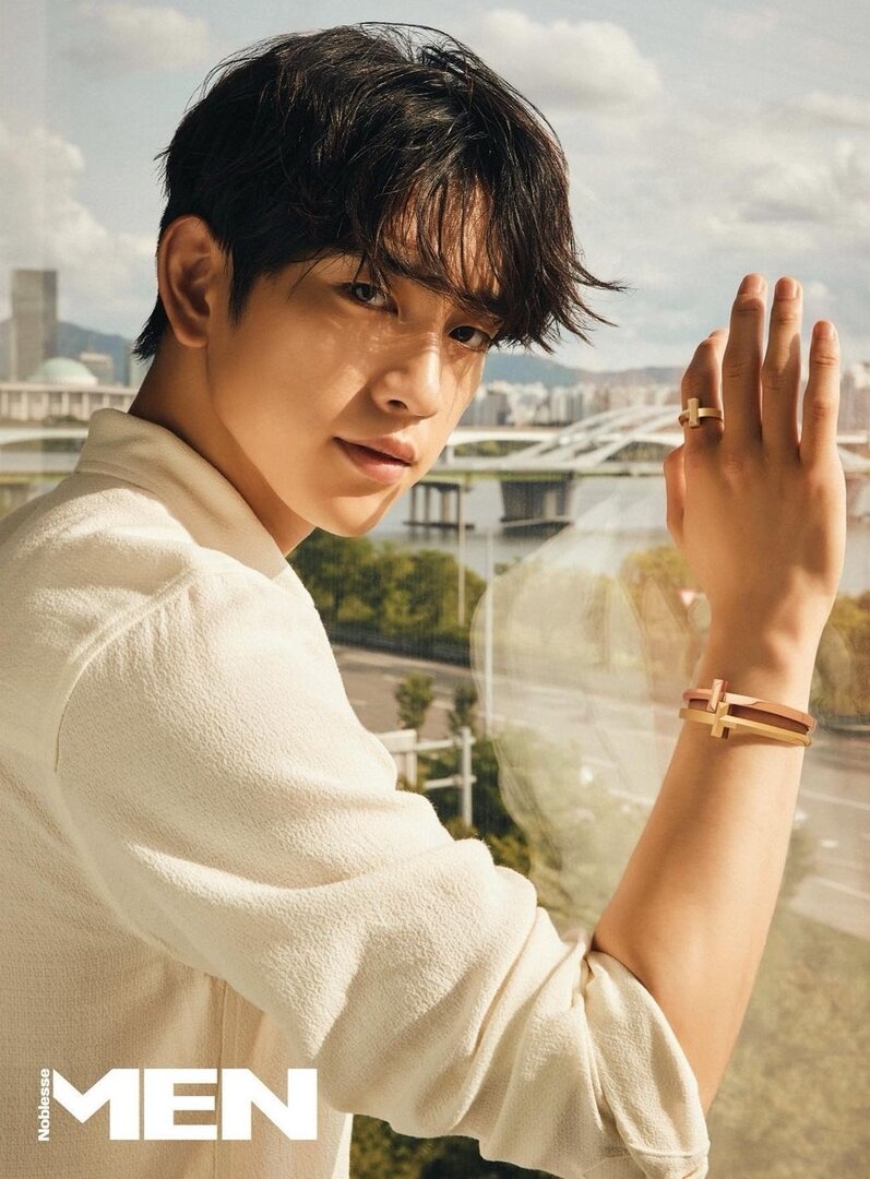 GOT7-JinYoung-Noblesse-Men_pic-3.jpg