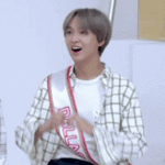 haechan heart teasing.gif