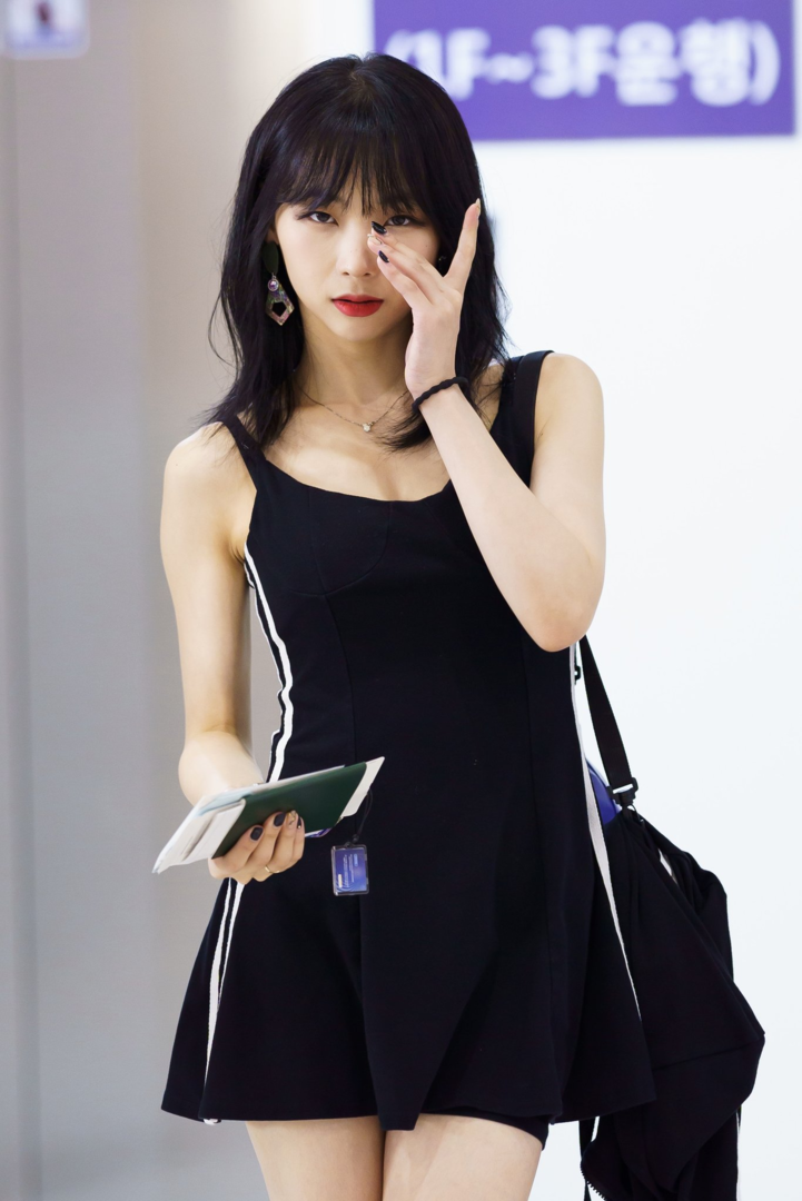 hot in the airport.png