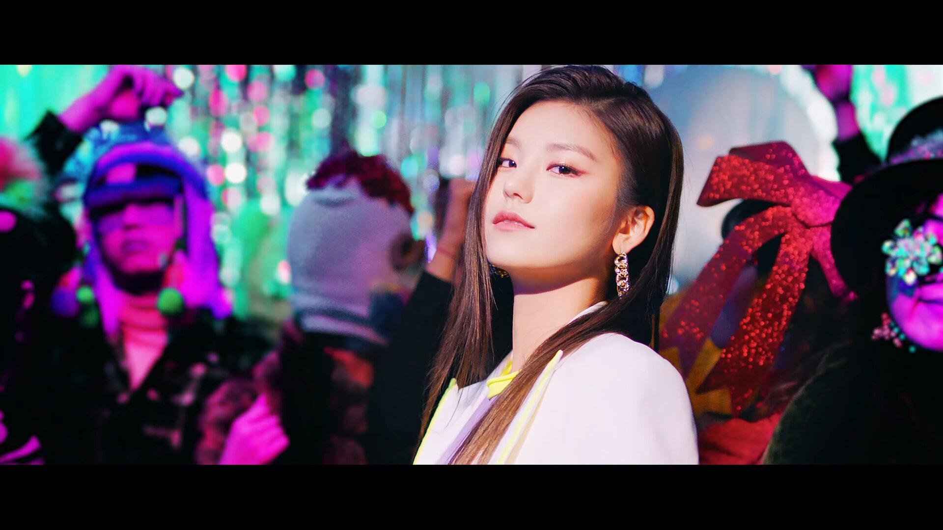 ITZY_Wannabe_MV_Yeji_7.jpg