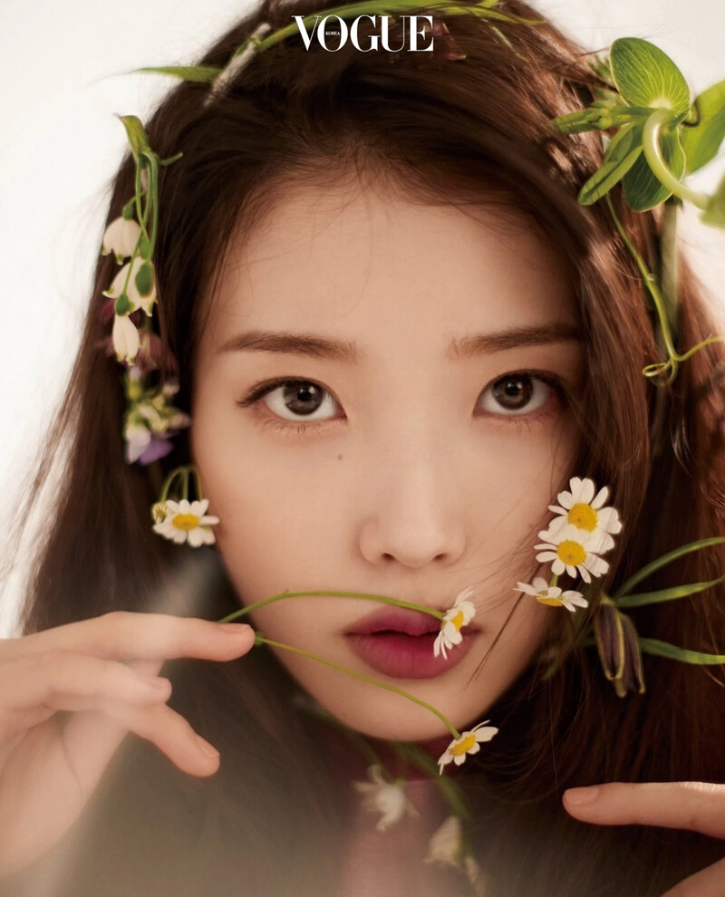 IU-for-Vogue-Korea-Magazine-x-Gucci-May-2021-Issue-documents-1.jpeg