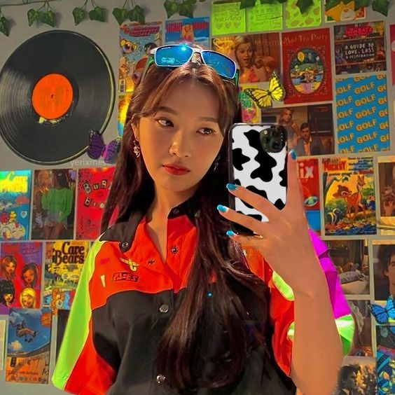 Joy 90's look woah.jpg
