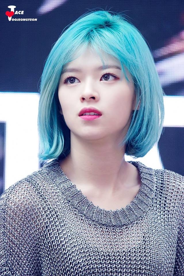 JungYeon-Blue-Hairstyle-4.jpg