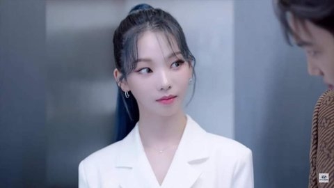 korean-netizens-surprised-after-seeing-aespa-karinas-real-visuals-in-hyundai-commercial-with-e...jpg