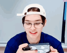 lee-know-flirt-lee-know-evil-smile.gif
