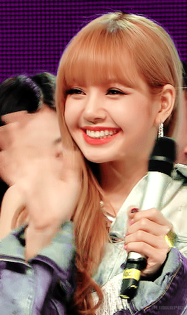 lisa smile 2.gif