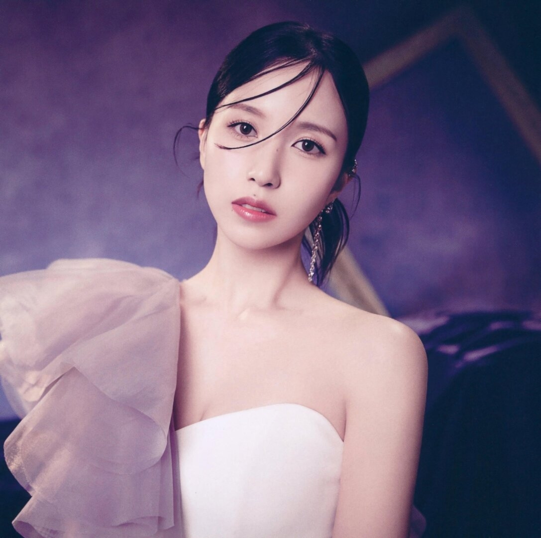 -Masterpiece-1st-Limited-Edition-mina-twice-45097473-2048-2036.jpg