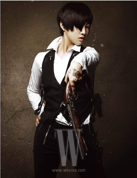 Minzy W magazine 2.png