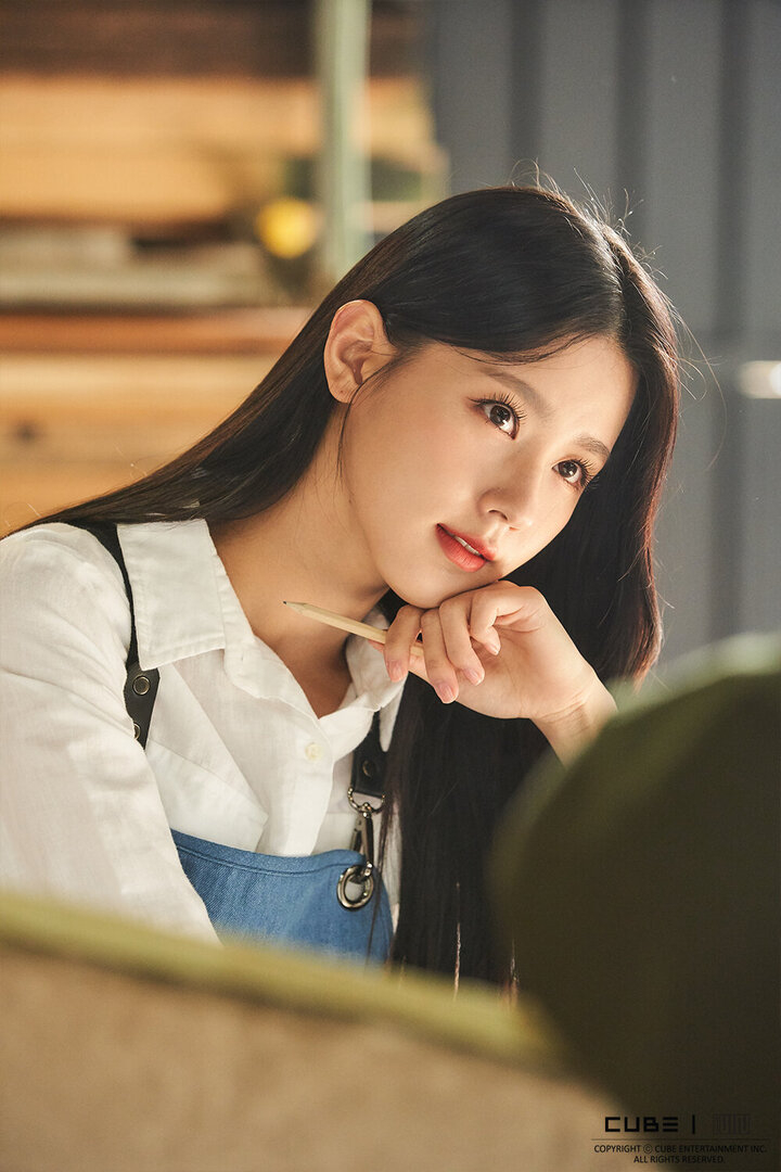 Miyeon - 2021 Seasons Greeting 01.jpg